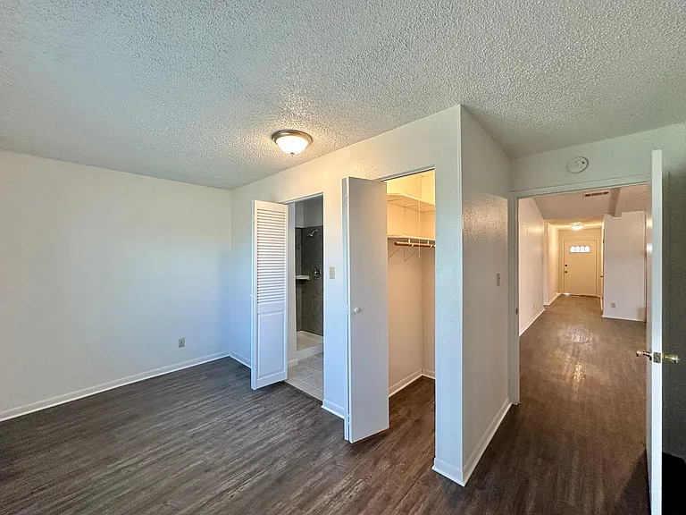 1501 Farhills Dr — Photo 19