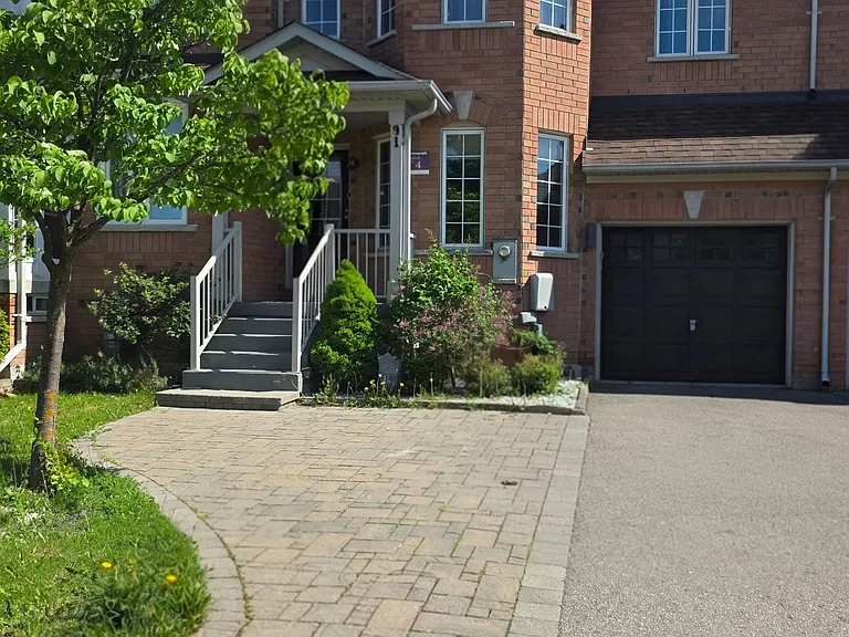 91 Grasslands Ave — Photo 1