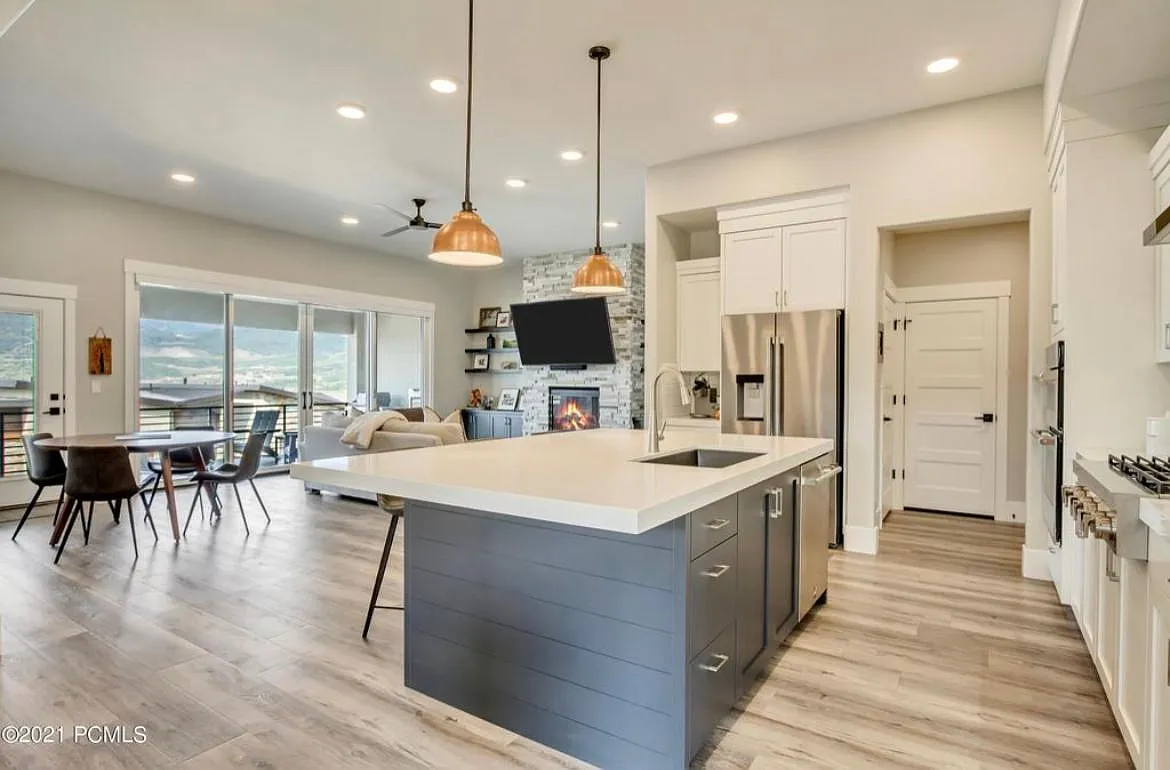11443 N Perspective Dr — Photo 2