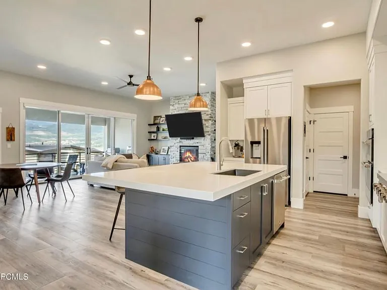 11443 N Perspective Dr — Photo 2