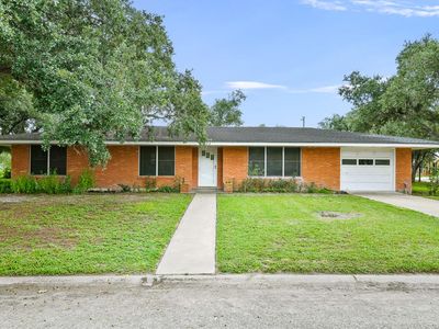 802 Julia St, Woodsboro, TX, 78393