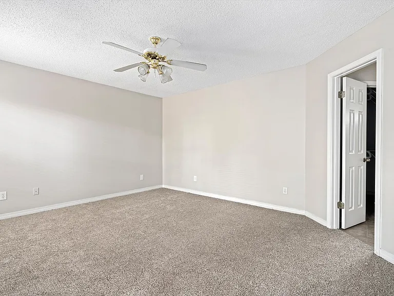 10020 Silverthorne Ct — Photo 8