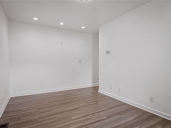 5th image of 635 Valley St