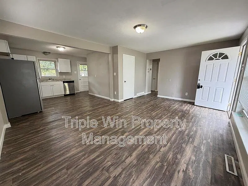3 bed, 1.0 bath, 936 sqft, $1,500 — Photo 4