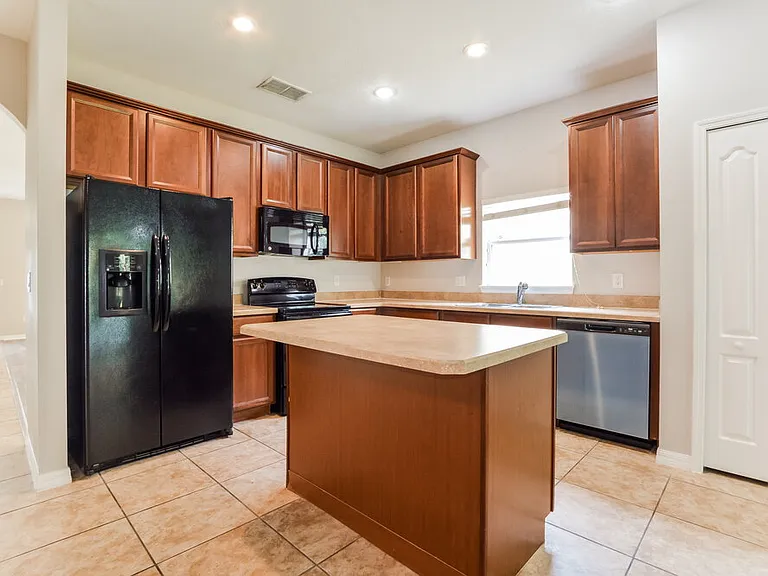 416 Marathon Ln — Photo 9