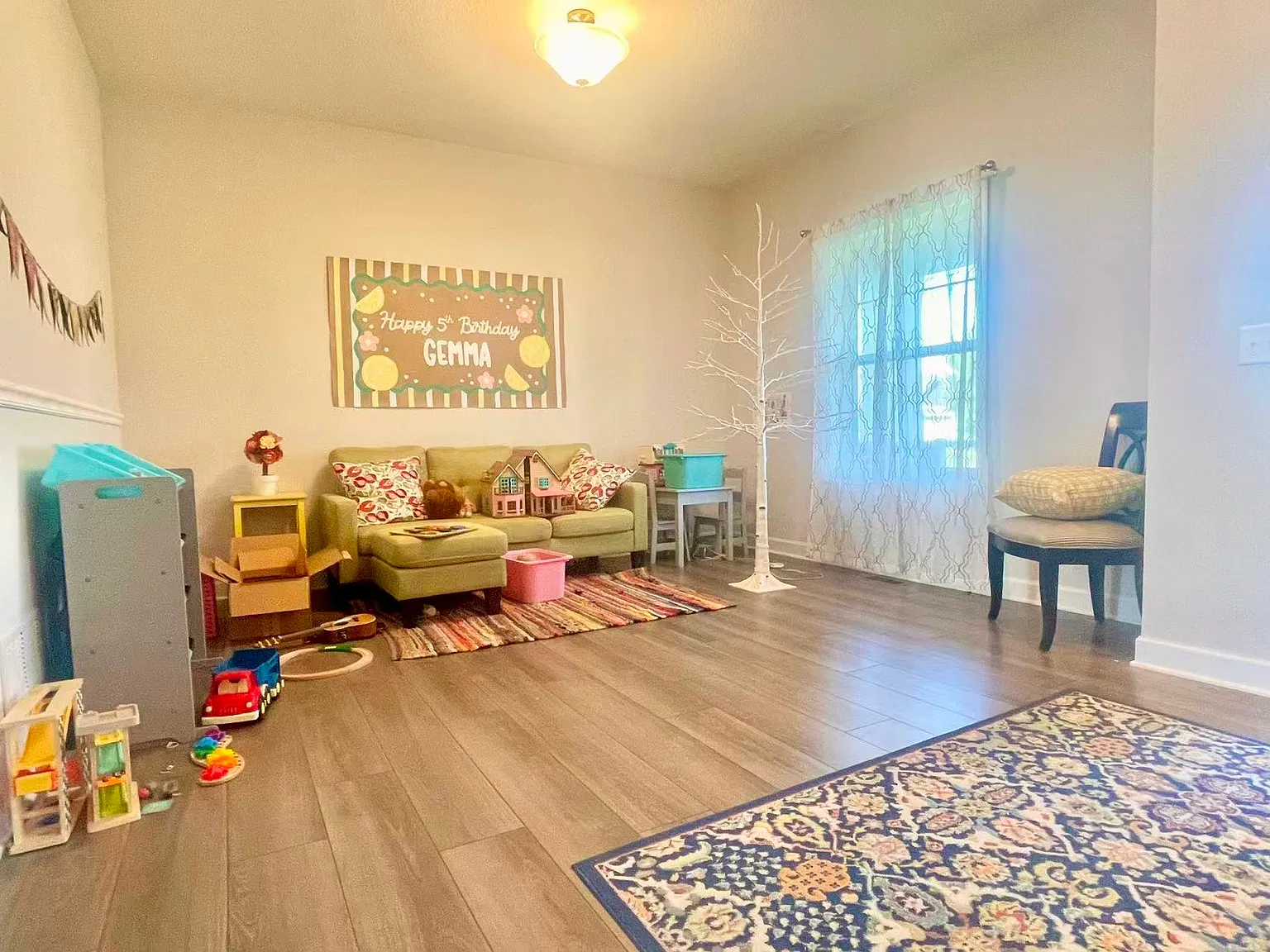 5 bed, 3936 sqft, $3,300 — Photo 2