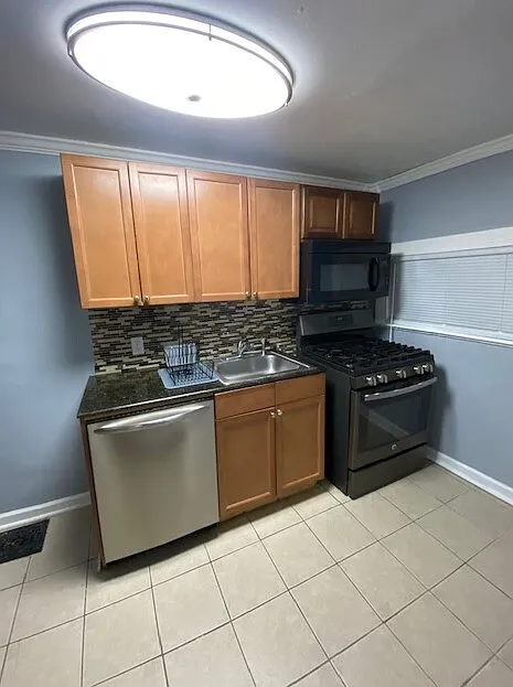 1436 E Genesee St — Photo 3