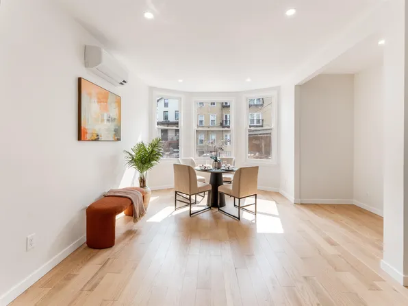 171 Summit Avenue image 4 of 35