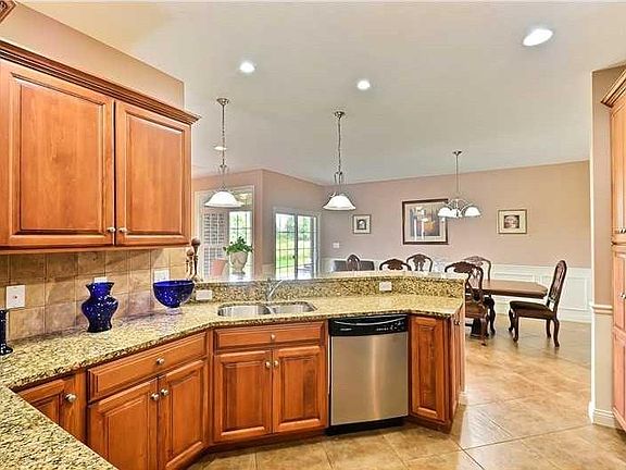 3rd image of 4662 Chestnut Ct