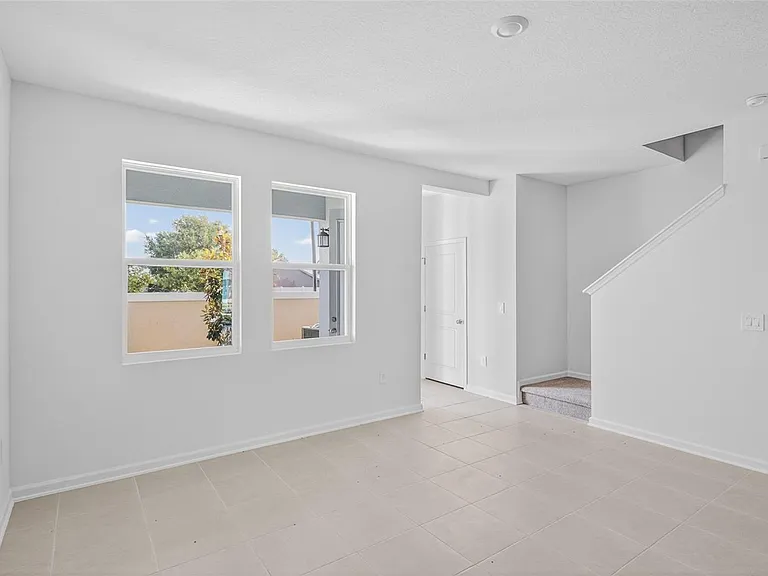 Poppy Ln — Photo 12