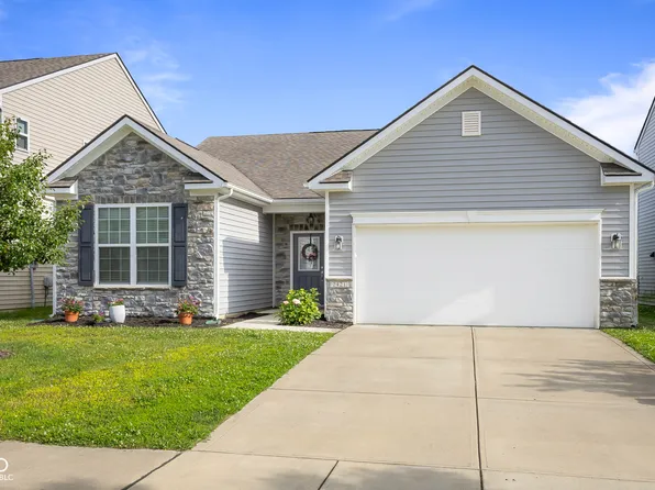 2421 Creek Bank Dr, Columbus, IN 47201