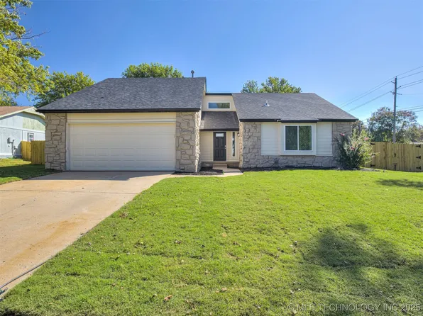 1601 N Hickory Ct, Broken Arrow, OK 74012