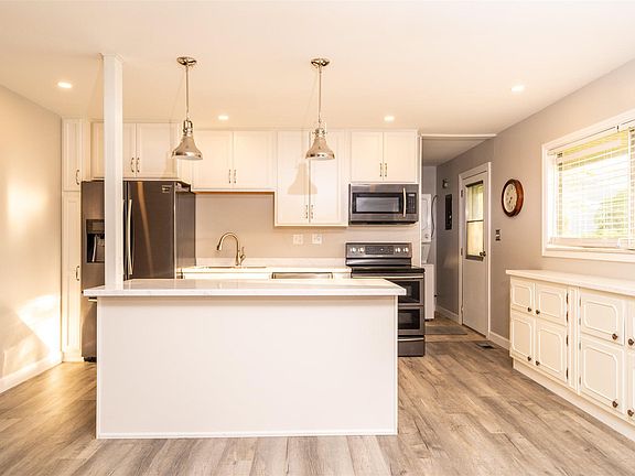 5th image of 2709 N Richmond Dr