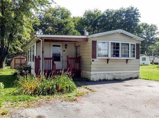 633 Kelly Dr, Farmington, NY 14425
