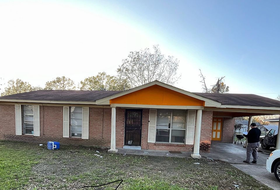 1st image of 270 Belhaven St