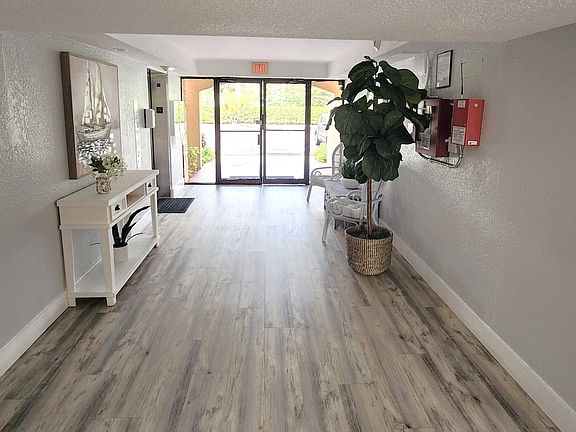 3rd image of 2455 Lindell Boulevard #3511