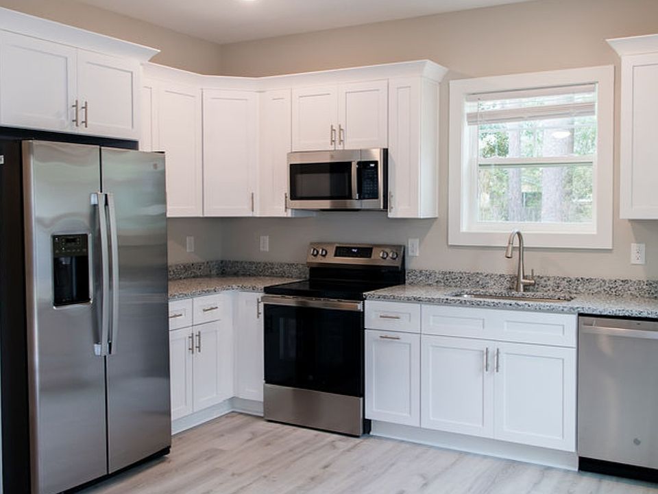 2nd image of 225A Rose Ave