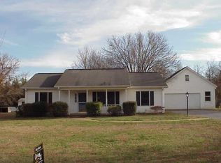 1010 Berry Dr, Boiling Springs, SC 29316