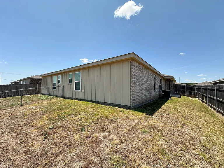 1813 Clovis Dr — Photo 41