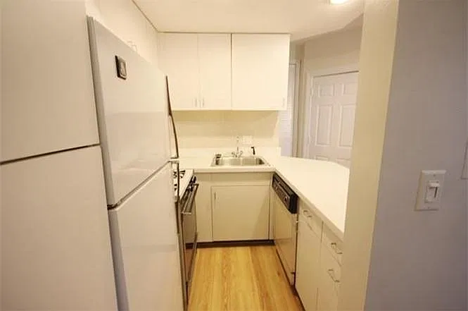 20 Symphony Rd — Photo 3