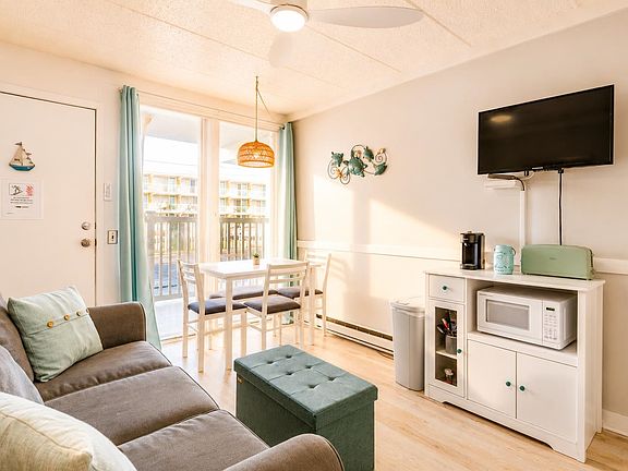 2nd image of 404 E Denver Ave #100
