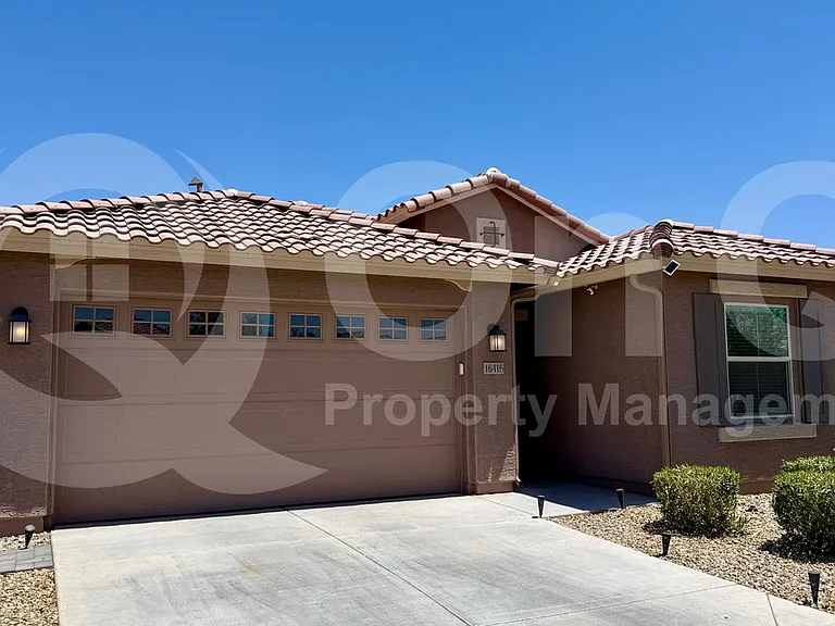 16416 W Saguaro Park Ln — Photo 2