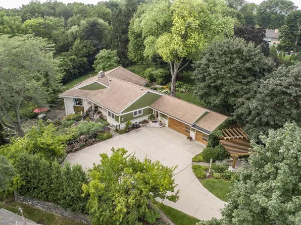 S24W23052 Morningside DRIVE, Waukesha, WI 53186