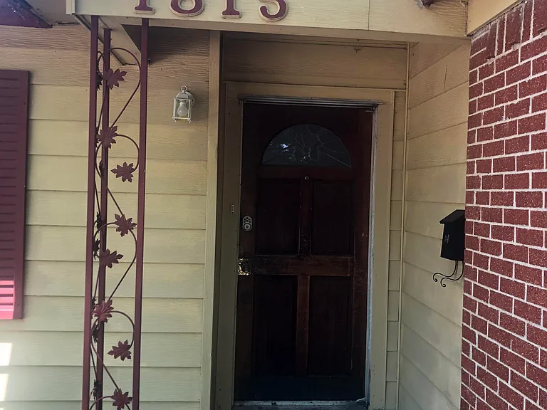 1815 Dennis St — Photo 1