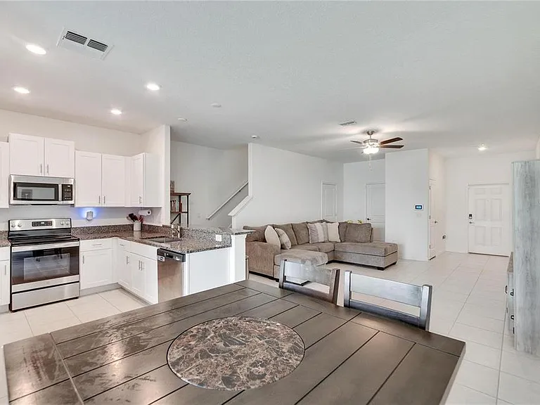 14444 Editors Note St — Photo 16