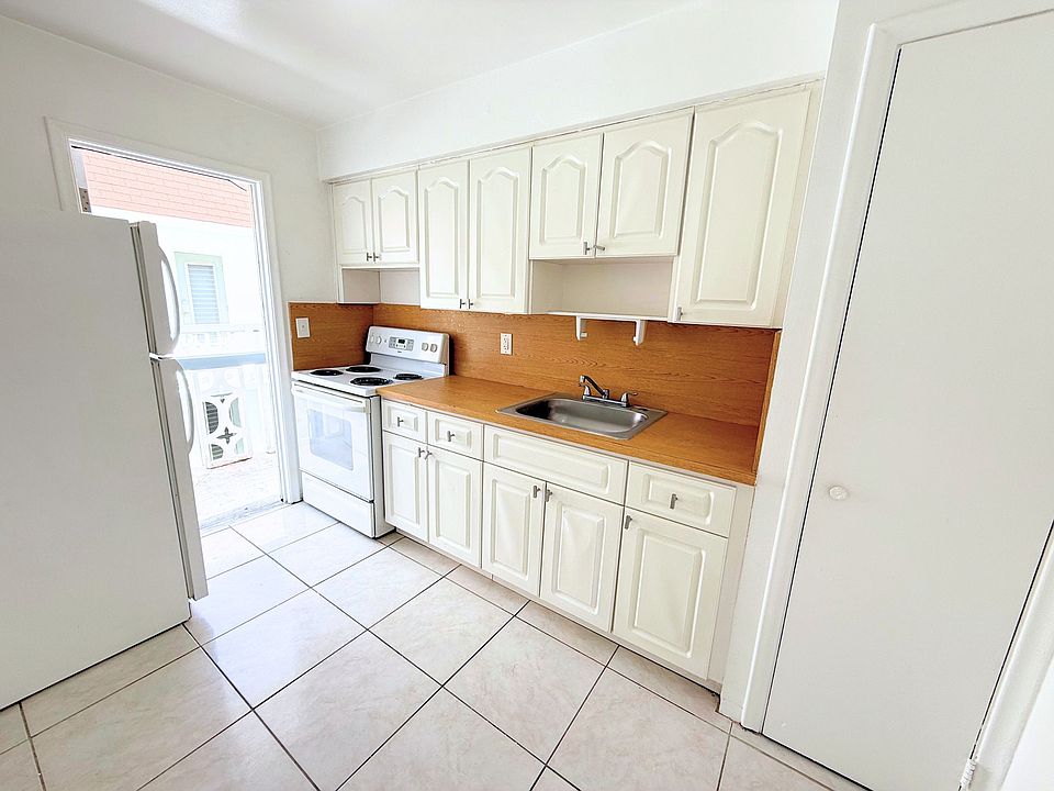 1st image of 1118 N 15th Ave #11335736