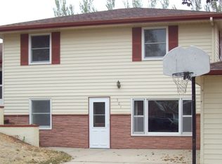 501 S 4th St, Parkston, SD 57366