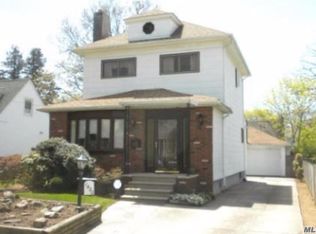 1420 Berkley St, Baldwin, NY 11510