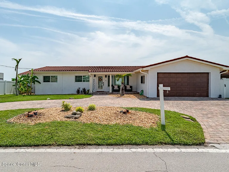 1110 S Banana River Dr — Photo 3