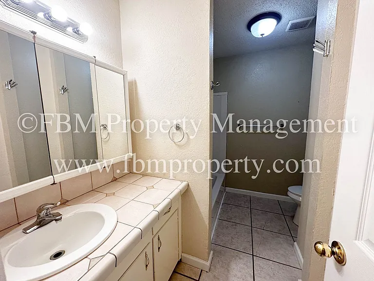 2612 W Sycamore Ave #4 — Photo 6