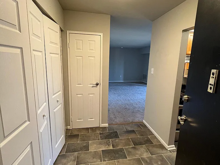 Creekside Apartments — Photo 37