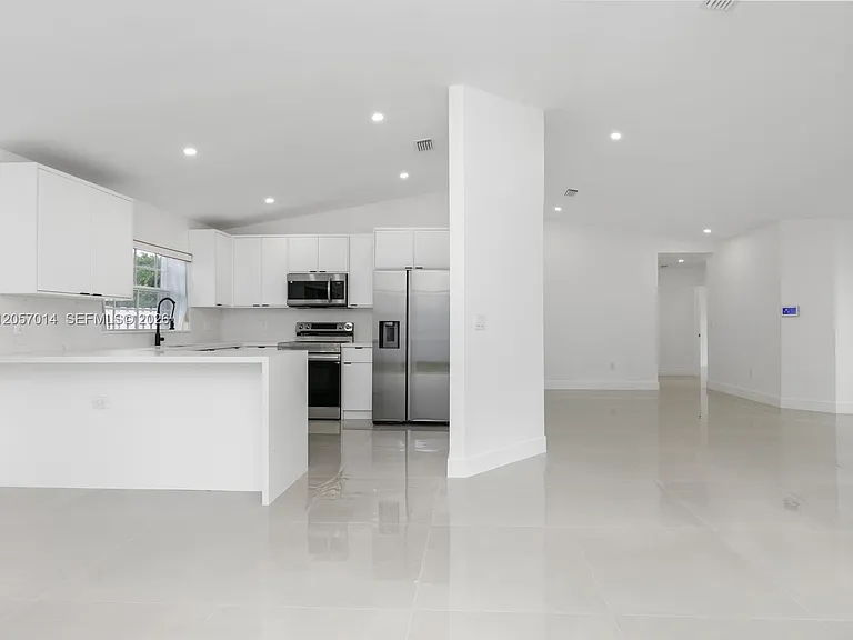 1938 SW 137th Ct — Photo 10