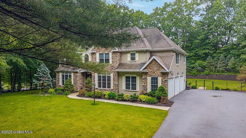 4th image of 624 Grooms Road