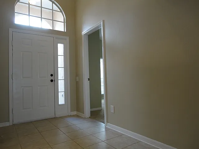 4 bed, 2.0 bath, 1665 sqft, $2,360 — Photo 4