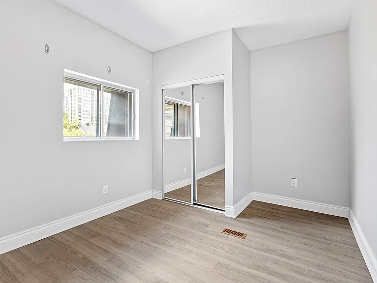 455 Somerset St W #2 — Photo 43
