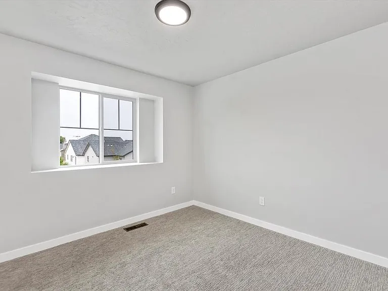 2741 E Jasmine St — Photo 17