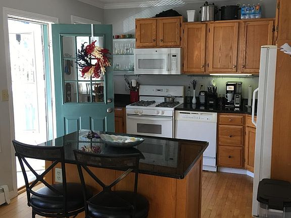 Granite Kitchen with eat in island