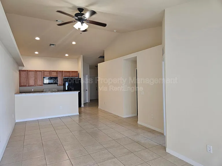542 SE 6th Pl — Photo 5