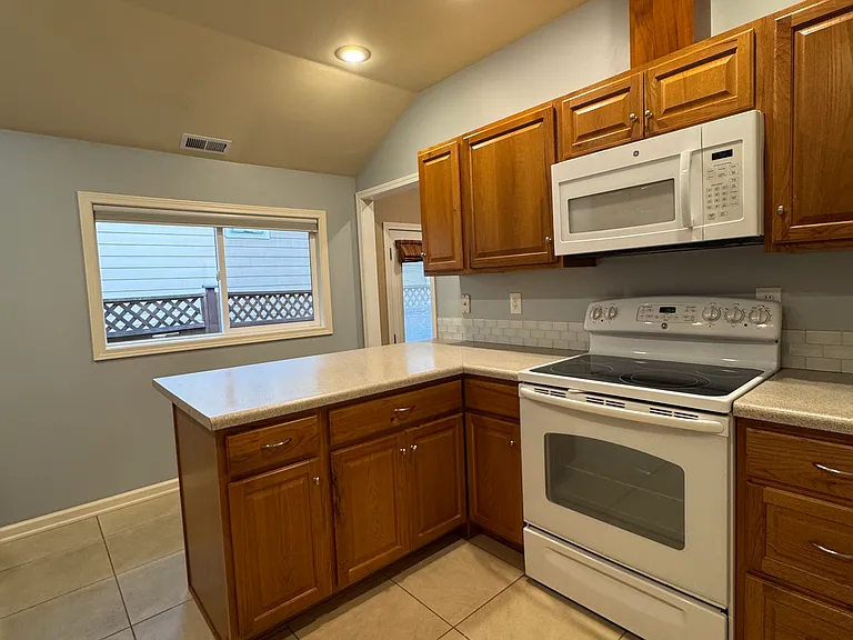 145th Pl NE — Photo 5