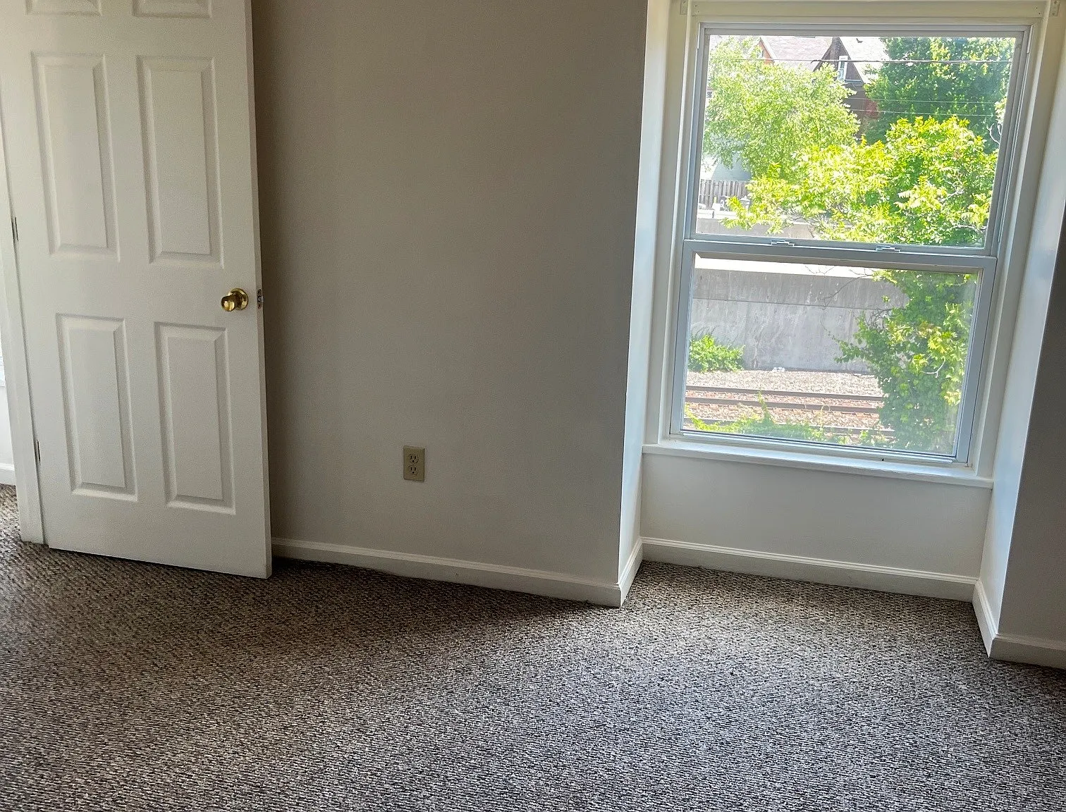 2 bed, 700 sqft, $1,150 — Photo 4