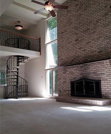3rd image of 46556 W Main St