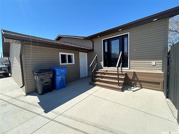 2nd image of 1613 Dieppe CRESCENT