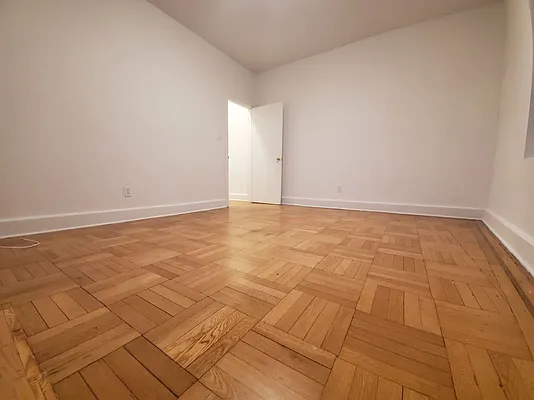 Rented by Delmark Realty LLC | media 31