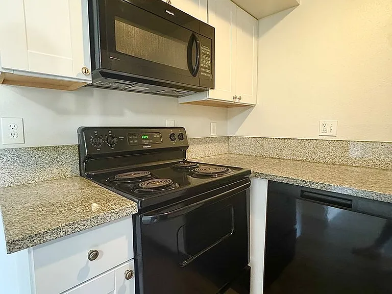 1425 Magnolia Ave — Photo 7