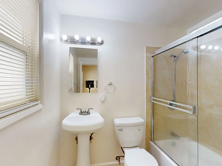 444 28th St — Photo 34