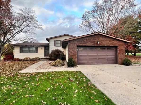 18428 William Dr, Doylestown, OH 44230